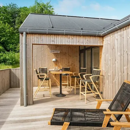 4 Bedroom Stunning In Sjolund