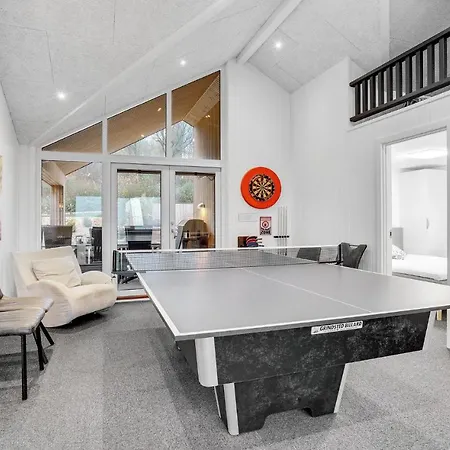 Feriehus 4 Bedroom Stunning In