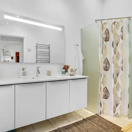 Feriehus 4 Bedroom Stunning In