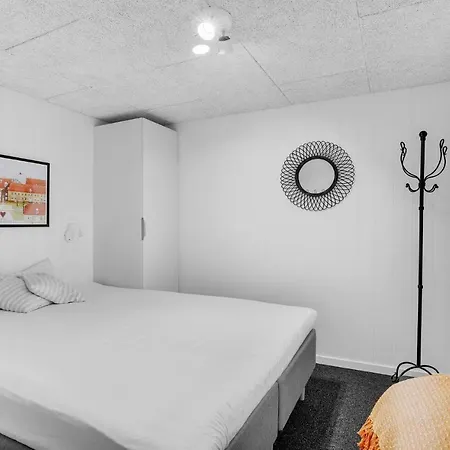 Atemberaubendes Haus Mit 4 * Sjolund