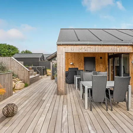 4 Bedroom Stunning In Sjolund